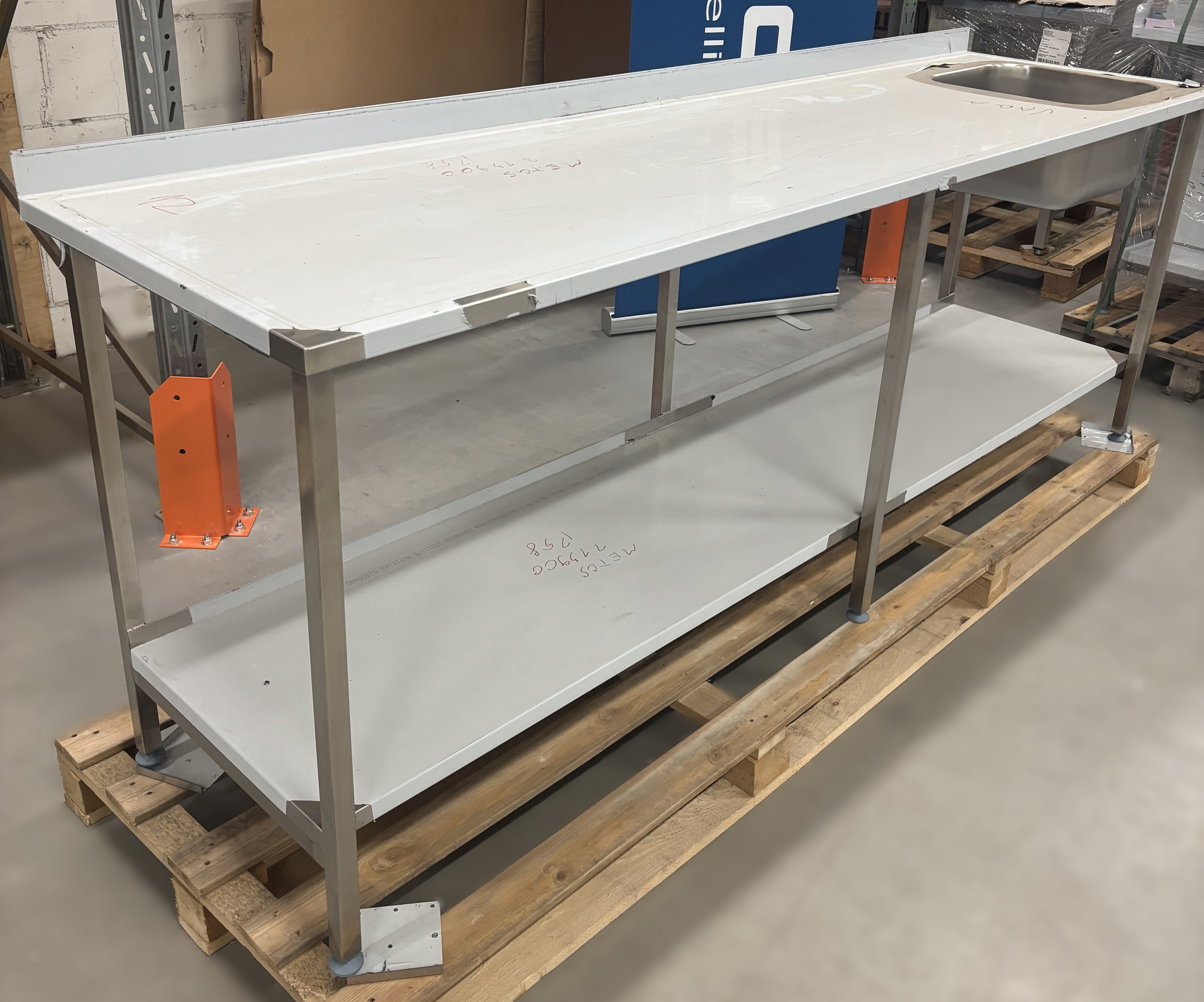 Töölaud riiuli ja valamuga 2400*650*900mm OUTLET